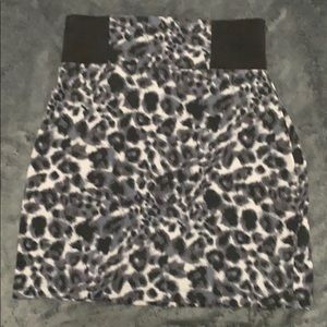 Women’s skirt, no boundaries, S/CH